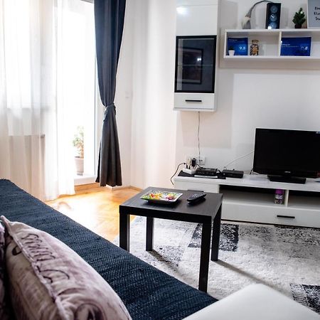 דירות נובי סאד Apartman Black Star מראה חיצוני תמונה