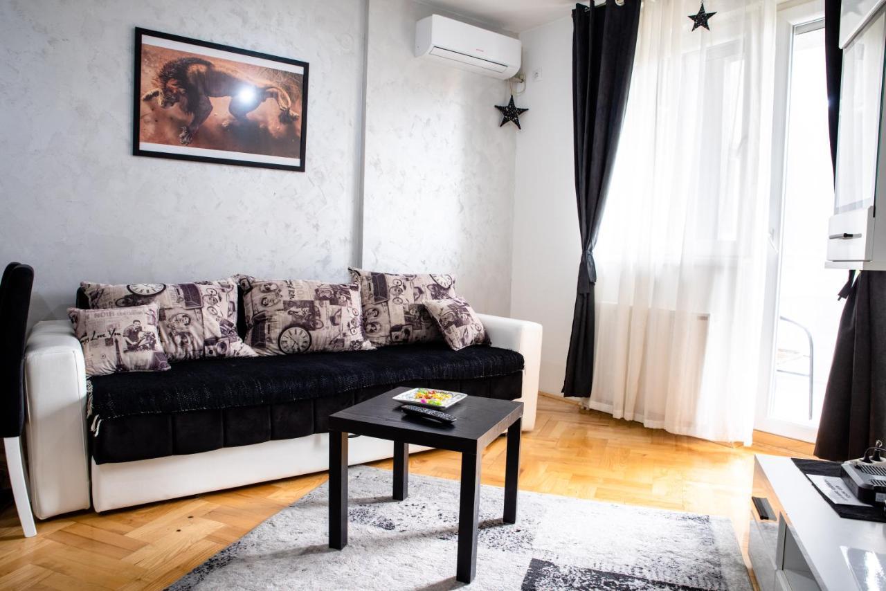 דירות נובי סאד Apartman Black Star מראה חיצוני תמונה