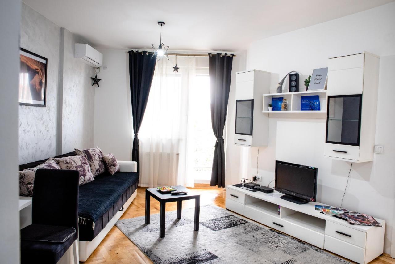 דירות נובי סאד Apartman Black Star מראה חיצוני תמונה