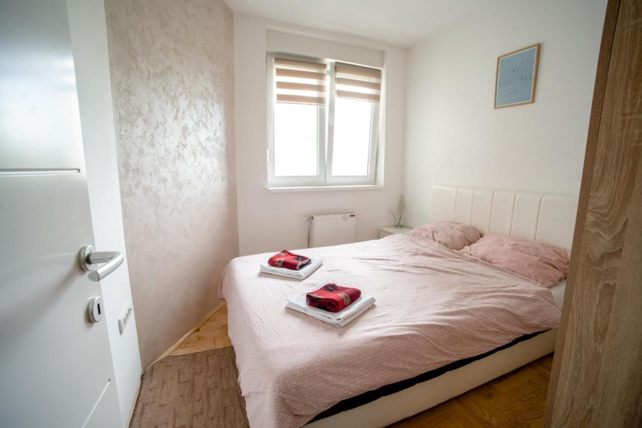 דירות נובי סאד Apartman Black Star מראה חיצוני תמונה